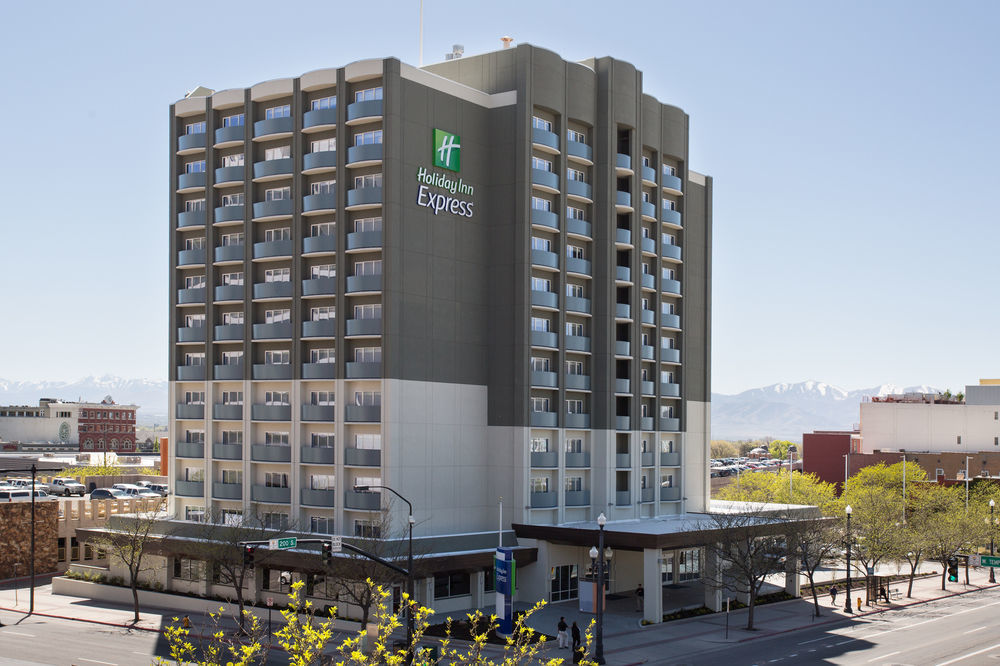 Holiday Inn Express & Suites Chicago North Shore - Niles, An Ihg Hotel Exterior photo